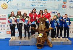 Bakan Bak'tan kadın milli atıcılara tebrik mesajı!