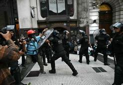 Arjantin'de hükümet karşıtı protesto! 20 kişi yaralandı, 103 kişi gözaltına alındı