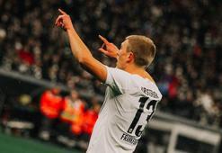 Eintracht Frankfurt, Ajax karşısında zorlanmadan turladı!