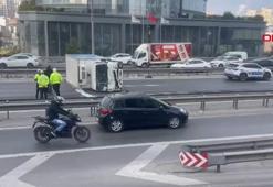 Bağcılar TEM'de kamyonet devrildi! Yol tamamen kapandı