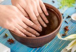 Soyulan tırnak etlerinin çözümü! Azıcık bal ve limonla pamuğa döndürün