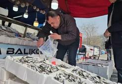 10 ton balıkla döndü, kilosunu 50 liradan satışa çıkardı