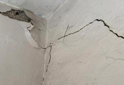 İzmir'de büyük korku! Evlerin duvarlarında çatlak oluştu