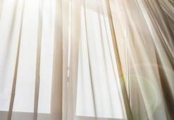 Sararmış perdeleri inci gibi beyazlatıyor! Çamaşır makinesine azıcık eklemek yeter