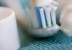 Dişlerinizi fırçalarken bu hataları yapmaktan kaçının! Daha çok sararmasına neden oluyor