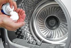 Servise vermeden bir de tıraş köpüğü sürün! Çamaşır makinesini yeniliyor