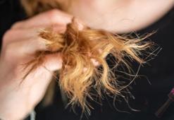 Fönlü saça rötüş yapmak hata! Mahvediyormuş, uçları kırmayan sprey taktiği