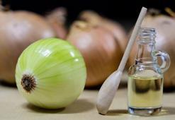 Gözlerden tek damla yaş akmayacak! Soğan doğrarken bıçağa azıcık sürün