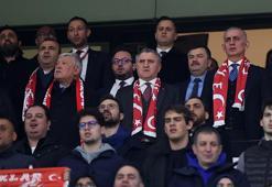 Bakan Bak, A Milli Futbol Takımı'nı statta izledi!