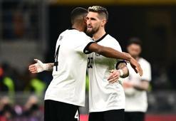 Almanya, İtalya deplasmanında 2 golle galip!