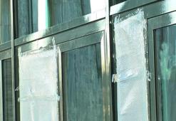 İBB binasında kırılan camlar naylon ile kapatıldı