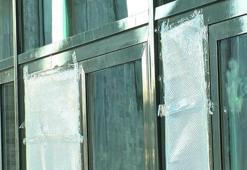 İBB binasında kırılan camlar naylon ile kapatıldı