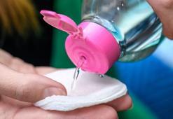 Tırnaklar için daha kötüsü yok! Ojeden, asetondan yağlayarak koruyun