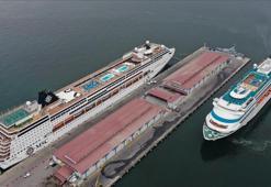 İzmir'e kruvaziyerle onlarca turist geldi