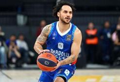 Anadolu Efes, EuroLeague’in 25. yılına özel 90’lar nostalji forması ile parkeye çıktı