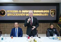 İstanbul Valisi Gül polislerle bayramlaştı! 'Hep yanınızda olacağız'