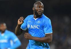 Napoli, dev maçta Milan'ı 2 golle yıktı!