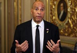 Trump'ı protesto için 25 saat boyunca kürsüde konuştu, rekor kırdı