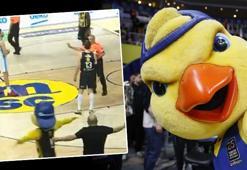 Fenerbahçe maskotu Yellow'u hakem 'sürgüne' gönderdi