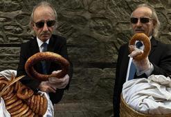 Takım elbiseli, kravatlı simitçi kentin ilgi odağı oldu!