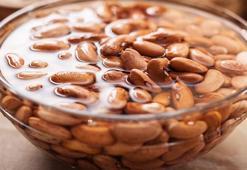 Barbunya sert oluyorsa çözümü çok basit! Haşlarken suyuna 1 kaşık ekleyin