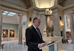 1960'lı yıllarda yurt dışına kaçırılmıştı! Marcus Aurelius heykeli resmen Türkiye'ye iade edildi