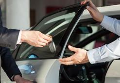 Araç alacaklar dikkat: İlk iki ay satılmamıştı! Stokları erittiler