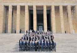 ‘71 yıldır yaşla değil, Türkiye aşkıyla büyüdük’