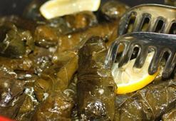 Üzüm ve lahana sarmasını tahtından etti! Ev hanımlarının son dönemde popüler tercihi olan sarma