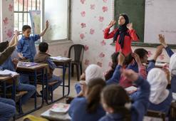 Esad rejiminin kovduğu 14 bin 646 öğretmen görevine iade edildi