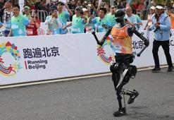 Çinli robotlar insanlara karşı maraton koştu