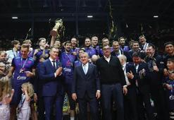 Bakan Bak, Rusya'da şampiyona kupasını verdi!