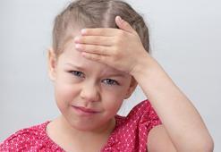 Menenjite dikkat! Çocukların sağlığını tehdit ediyor: Bu belirtileri önemseyin