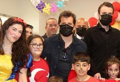 Antalyaspor'da Emre Belözoğlu ile futbolcular hastanede çocukları ziyaret etti