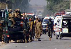 Pakistan'da düzenlenen bombalı saldırıda 4 güvenlik görevlisi öldü