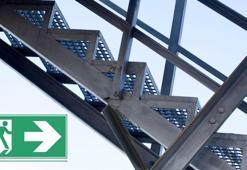 Deprem anında asansör yasak, peki yangın merdiveni? Tek bir şartı var, ihmal etmeyin