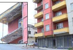 Sancaktepe'de faciadan dönüldü! 5 katlı binanın balkonu çöktü