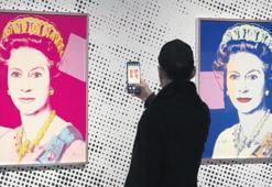Warhol’un kraliçesi çöp oldu