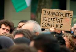 Fransa'da bir camide vahşice öldürülen kişi için yüzlerce kişi Paris'te toplandı: İslamofobi öldürür