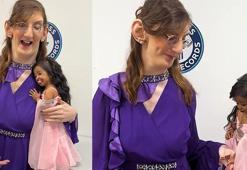 Dünyanın en uzun ve en kısa kadını yeniden buluştu