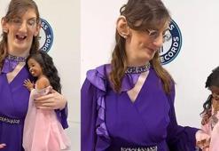 Dünyanın en uzun ve en kısa kadını yeniden buluştu