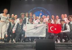 Liselilerden büyük zafer: Roma’dan birincilik ve büyük ödülle döndüler