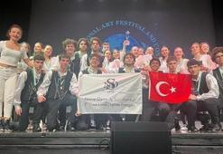 Liselilerden büyük zafer: Roma’dan birincilik ve büyük ödülle döndüler