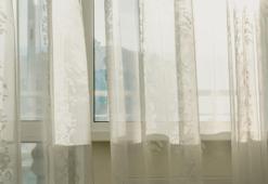 Herkes sirke ve karbonat zannediyor! Ancak sararmış perdeleri bembeyaz yapan formül başkaymış