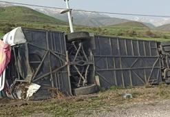 Van'da yolcu otobüsü devrildi: Çok sayıda yaralı var