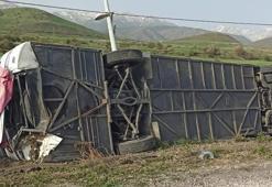 Van'da yolcu otobüsü devrildi: Çok sayıda yaralı var