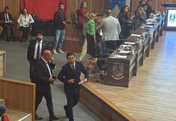 Bodrum'da olağan meclis toplantısında kendilerine söz verilmeyen AK Partililer salonu terk etti