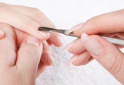 Mankür sonrası kırılmalara son! Koruyucu katlar ojeyi bozmuyor, tırnağı güçlendiriyor