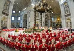 Yeni Papa kim oldu ve seçildi mi? Vatikan'dan beyaz duman yükseldi!