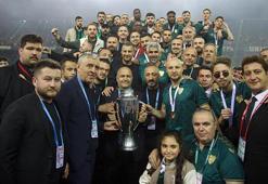 Süper Lig'e yükselen Kocaelispor şampiyonluk kupasını aldı!